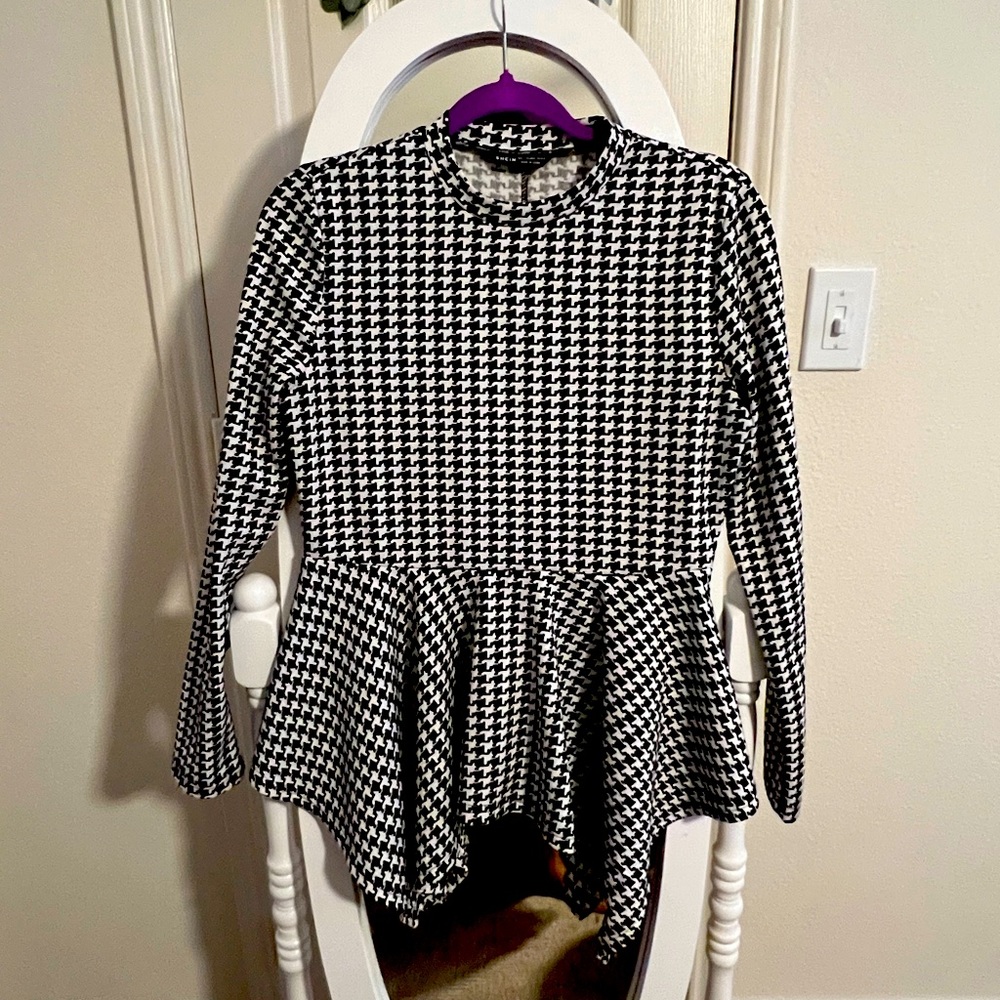 Peplum blouse black & white